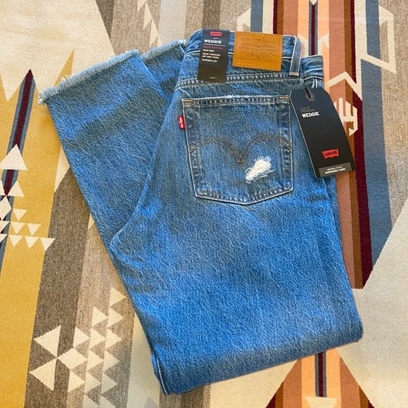 Levi’s premium wedgie fit jeans - Picture 3 of 16